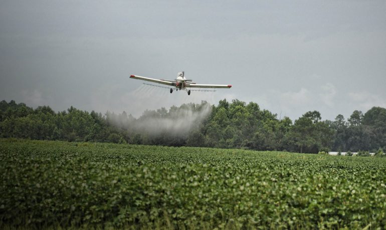 Пестицид що не шкодить комахам